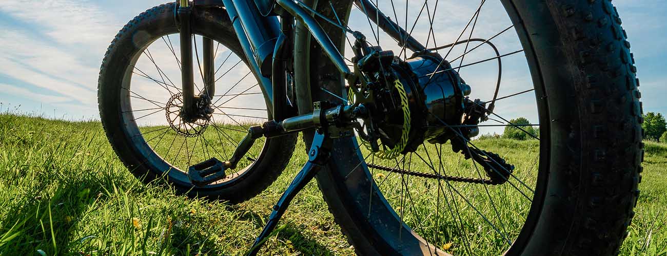 elektrische fiets met motor in het achterwiel