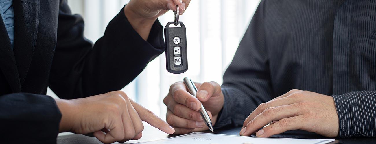 Ondertekening verkoopcontract auto