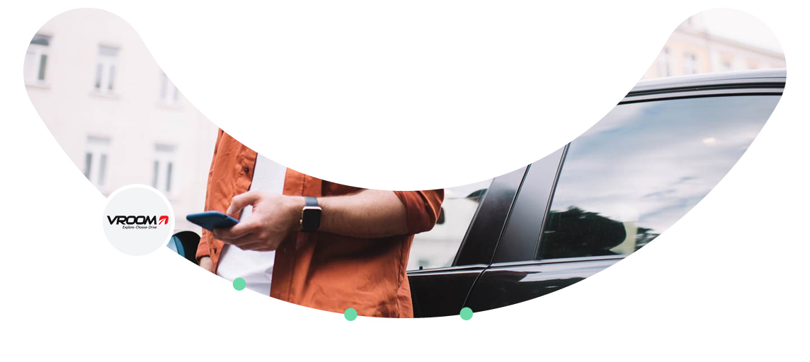 boomerang met gewone mensen en man op smartphone voor auto
