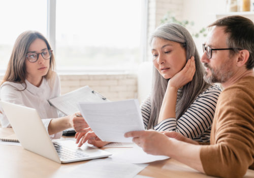 Couple qui change de banque pour son rachat de crédit