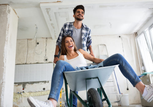 Couple qui a emprunté pour faire des travaux