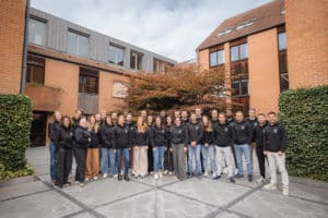 foto van het Mozzeno-team buiten - 2025