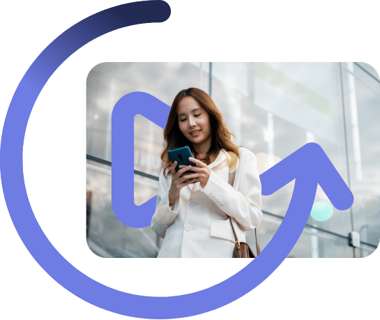 Une investisseuse investi dans mozzeno Managed avec son smartphone